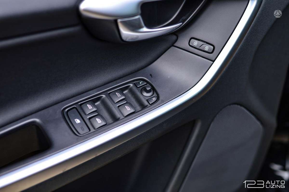 Volvo XC60 2010 — фото 16