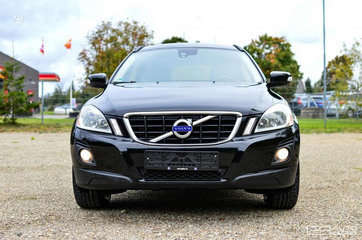 Volvo XC60 2010 — салон