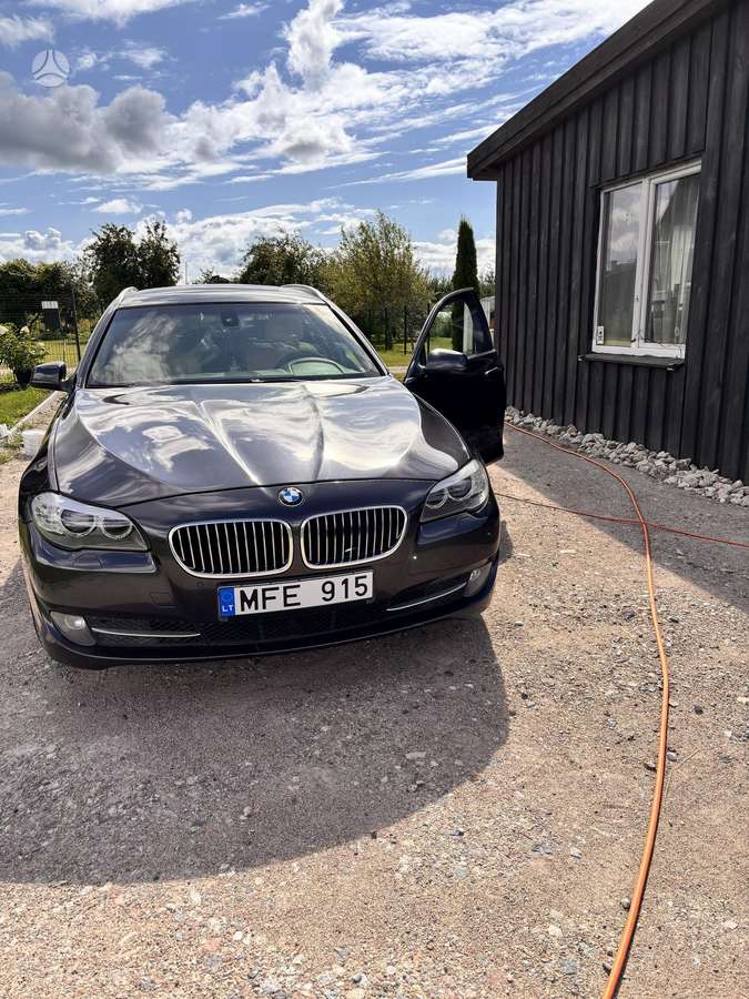 BMW 525 2011 — photo 10
