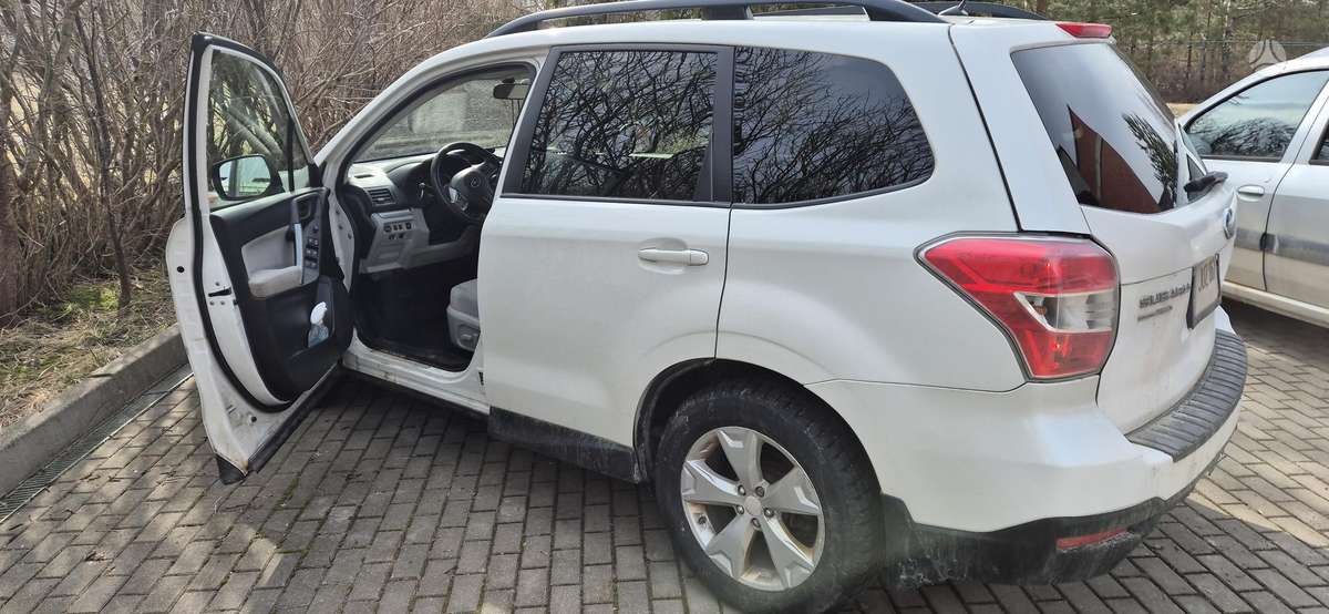 Subaru Forester 2015 — rear view