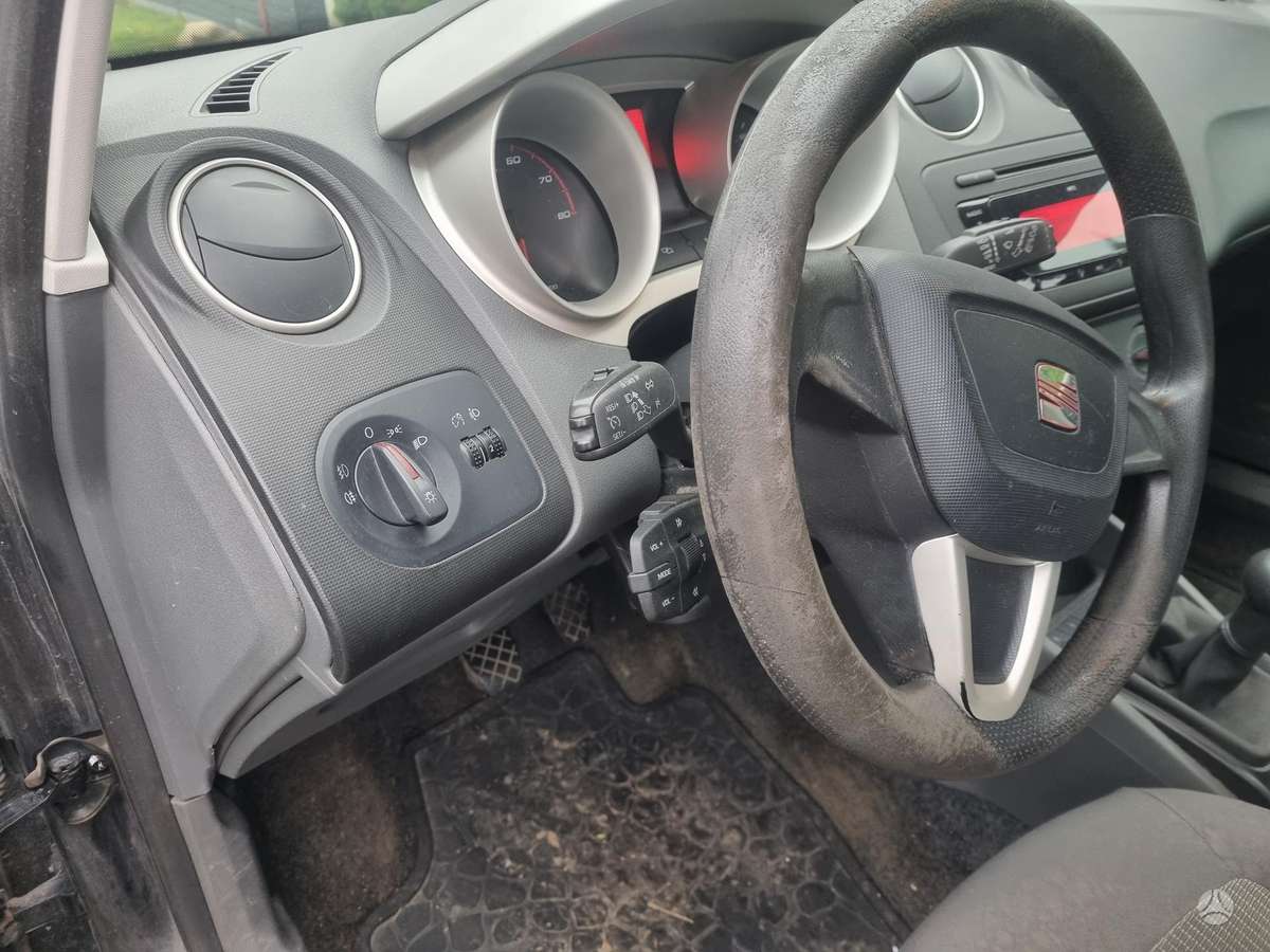Seat Ibiza 2011 — photo 13