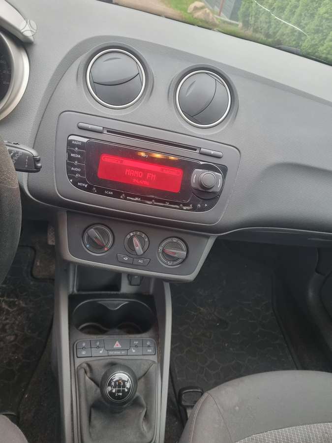 Seat Ibiza 2011 — photo 17