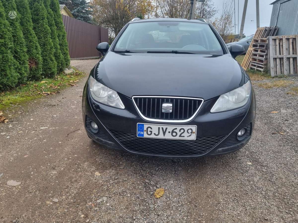 Seat Ibiza 2011 — rear view