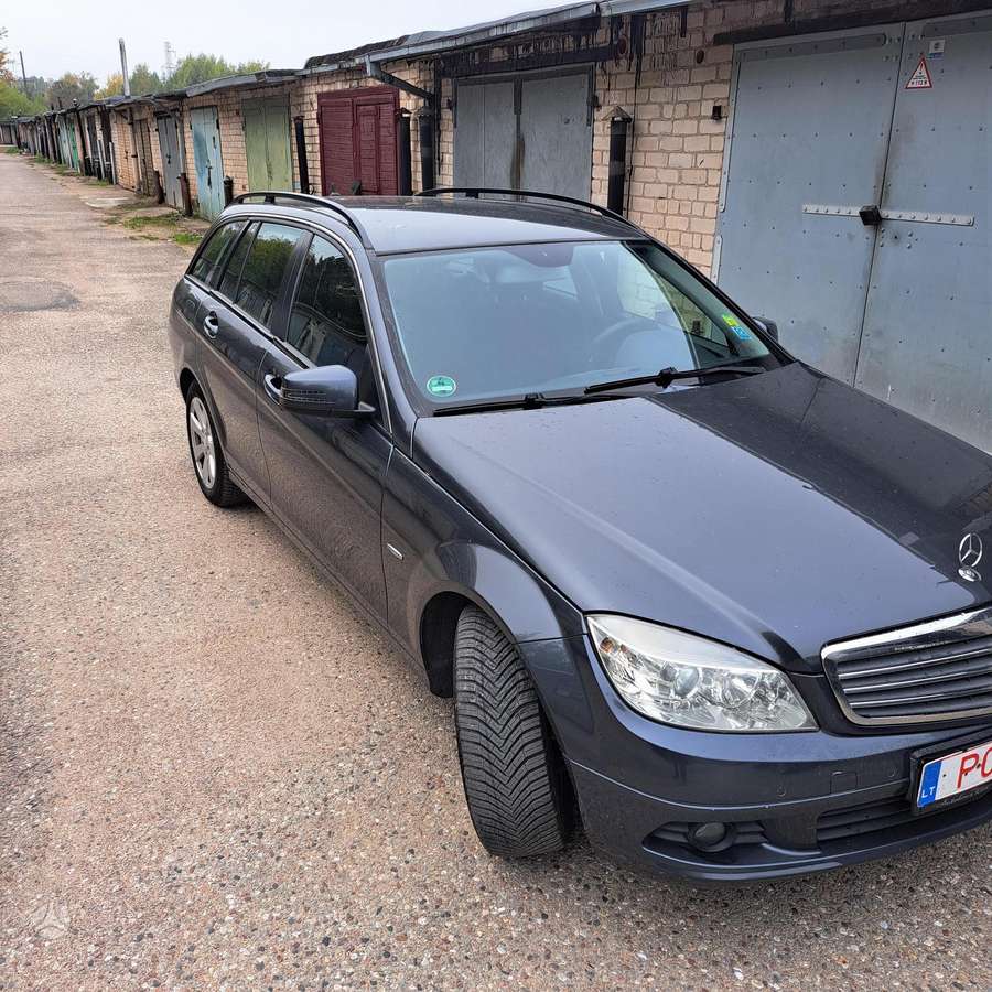 Mercedes-Benz C220 2010 — rear view