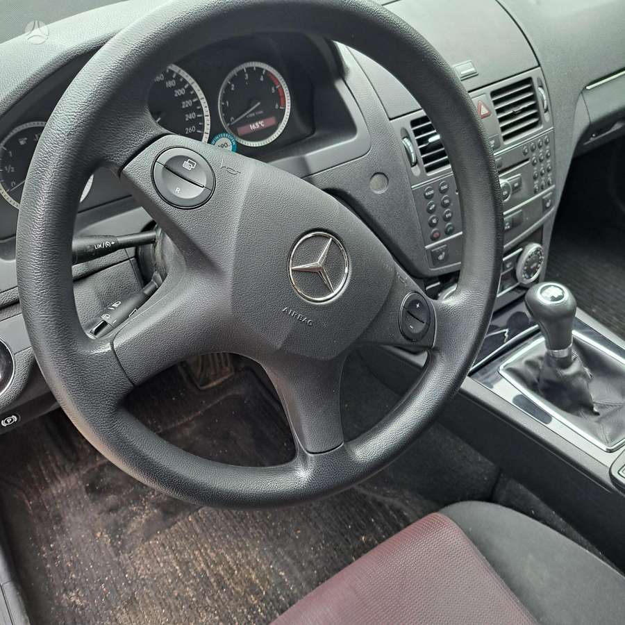 Mercedes-Benz C220 2010 — interior