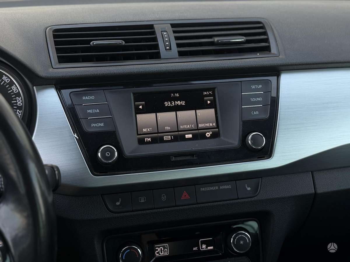 Skoda Fabia 2015 — фото 12