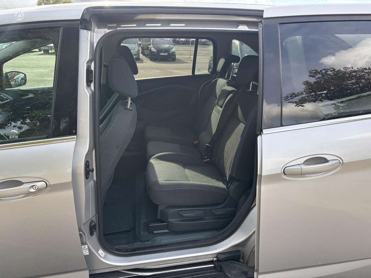 Ford Grand 2011 — photo 7