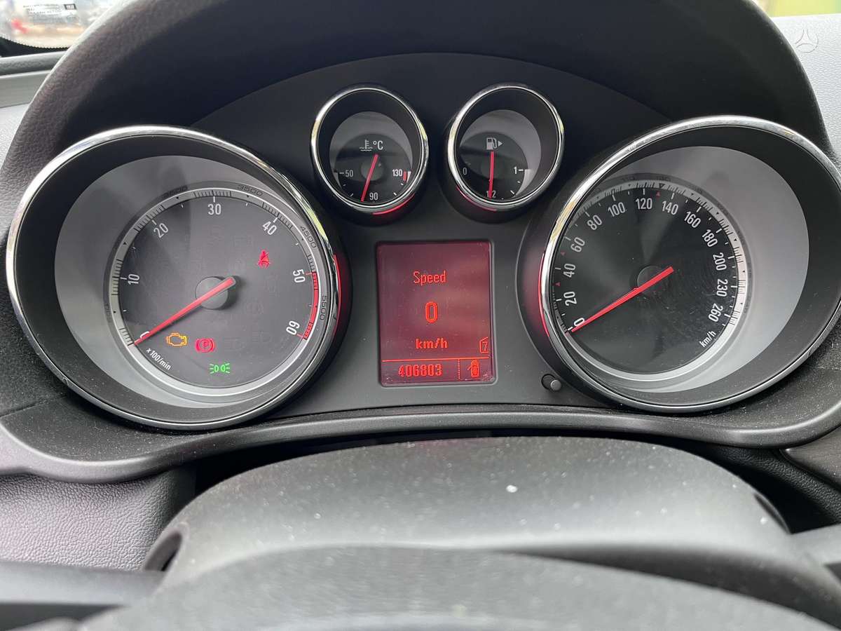 Opel Insignia 2010 — photo 11
