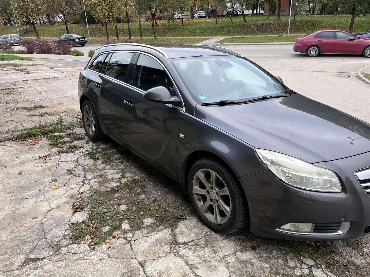 Opel Insignia 2010 — interior