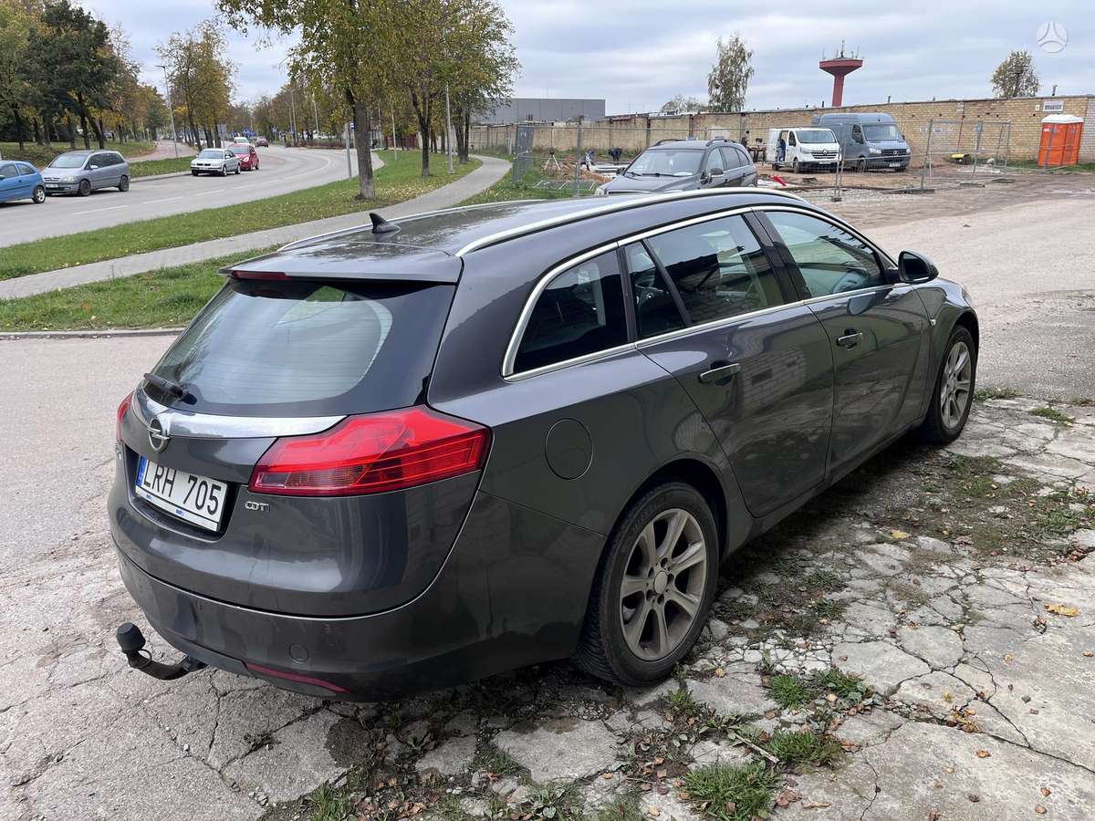 Opel Insignia 2010 — engine 1956 cm³, 131 HP (96kW)