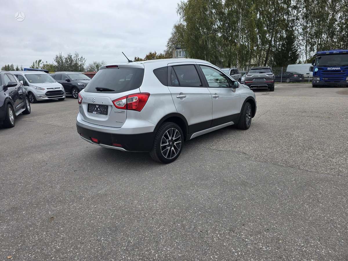 Suzuki SX4 2015 — салон