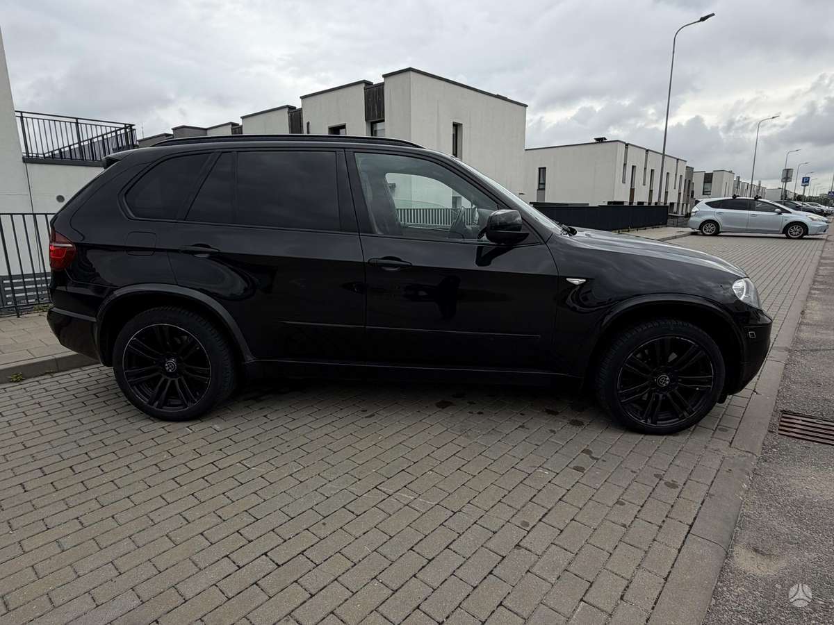 BMW X5 2009 — photo 11
