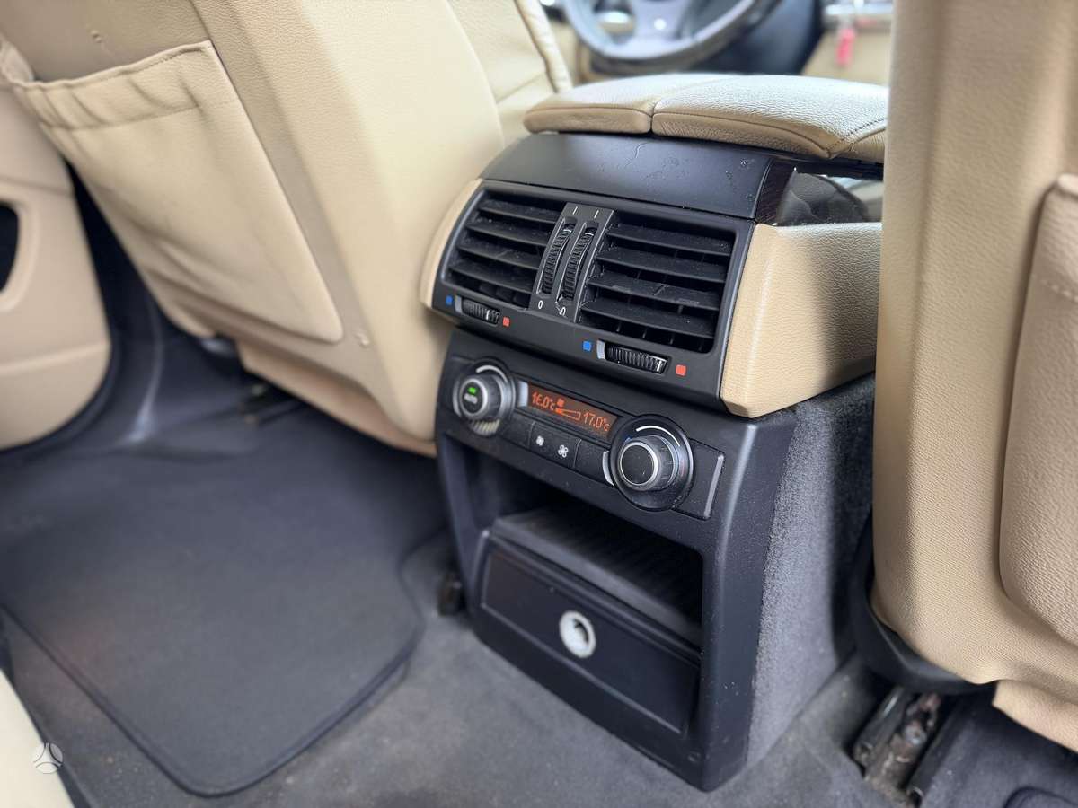 BMW X5 2009 — photo 17