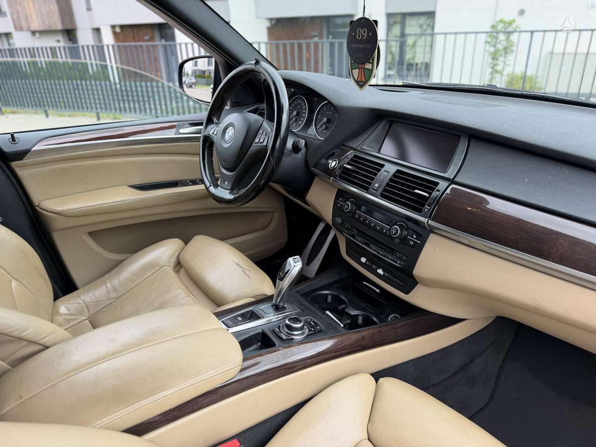 BMW X5 2009 — photo 18