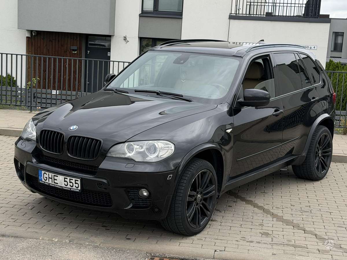 BMW X5 2009 — rear view