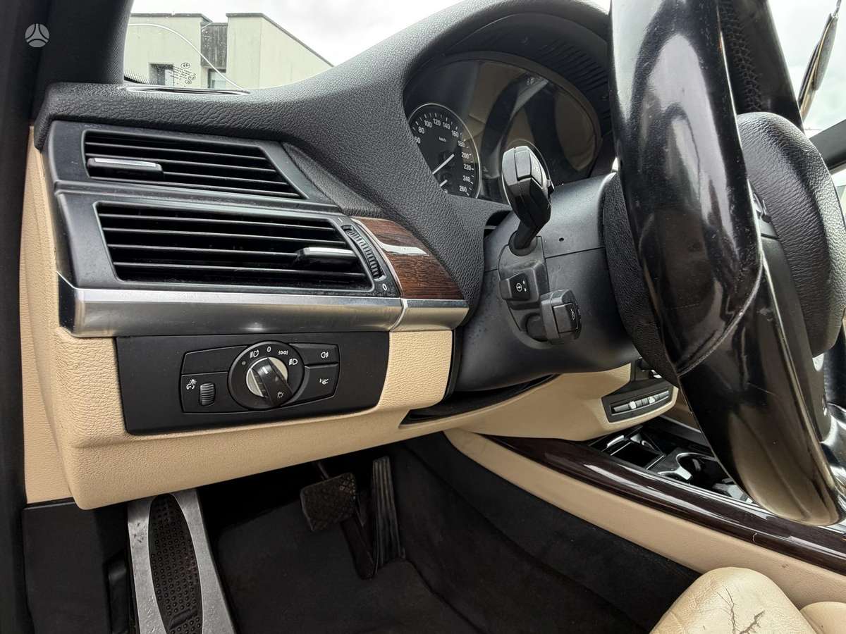BMW X5 2009 — photo 21