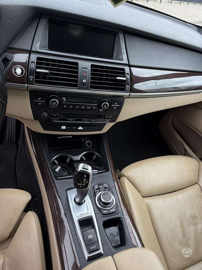 BMW X5 2009 — photo 22