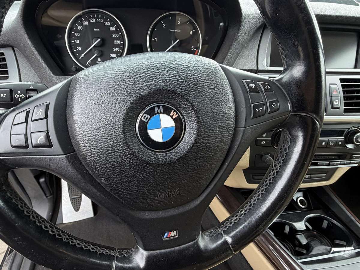 BMW X5 2009 — photo 23