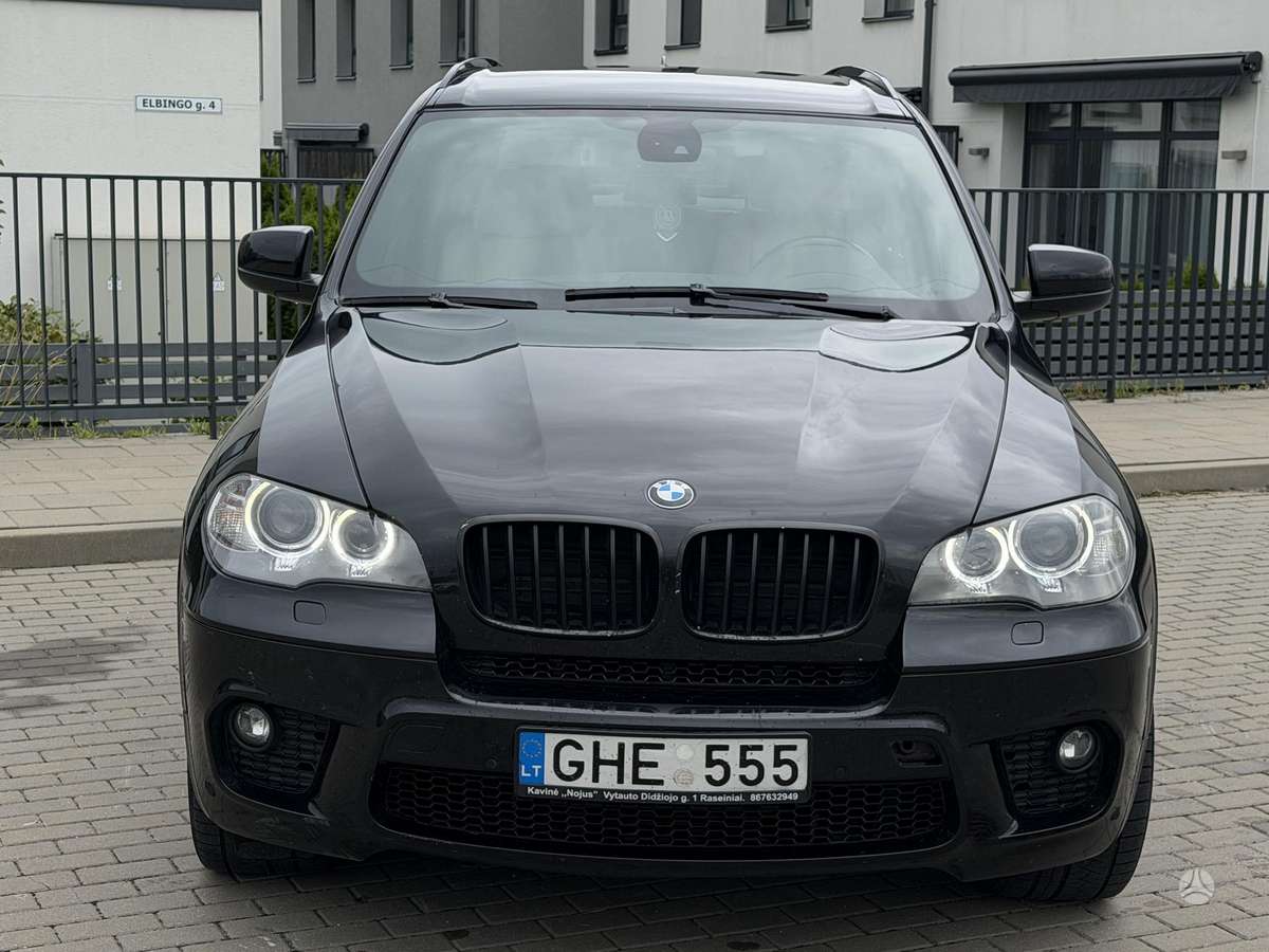 BMW X5 2009 — interior