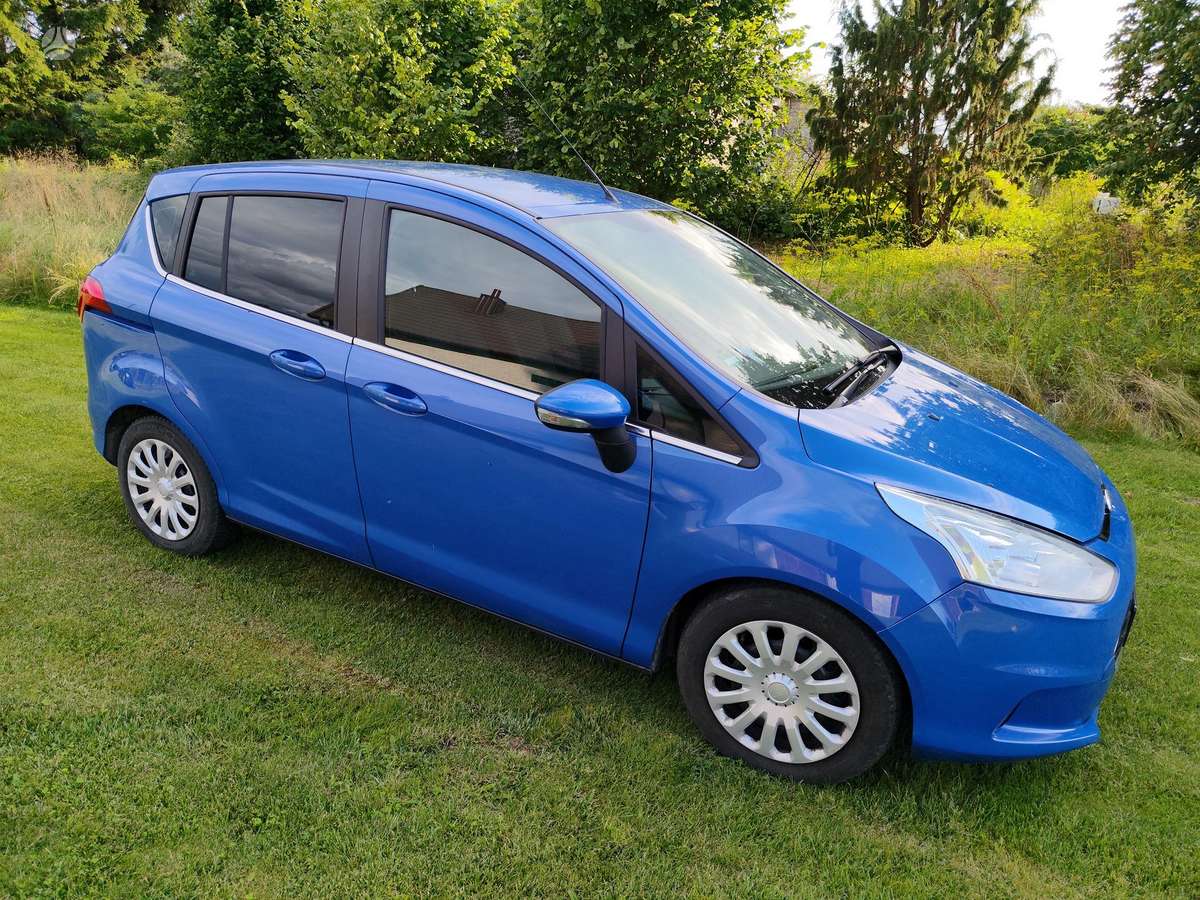 Ford B-MAX 2013 — rear view