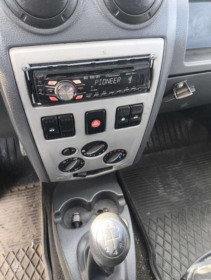 Dacia Logan 2011 — photo 7