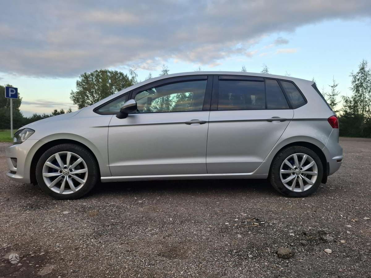 Volkswagen Golf 2015 — салон