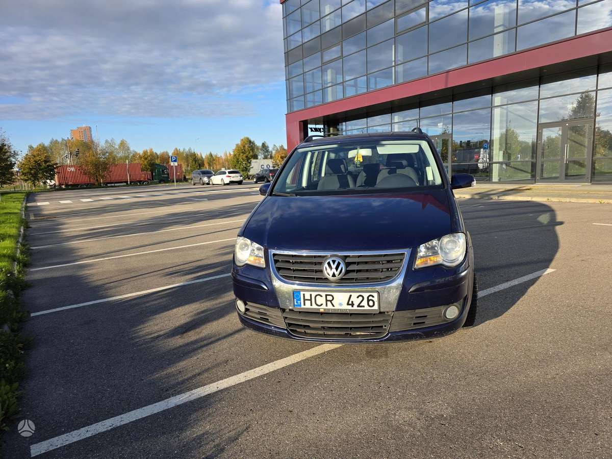 Volkswagen Touran 2007 — салон