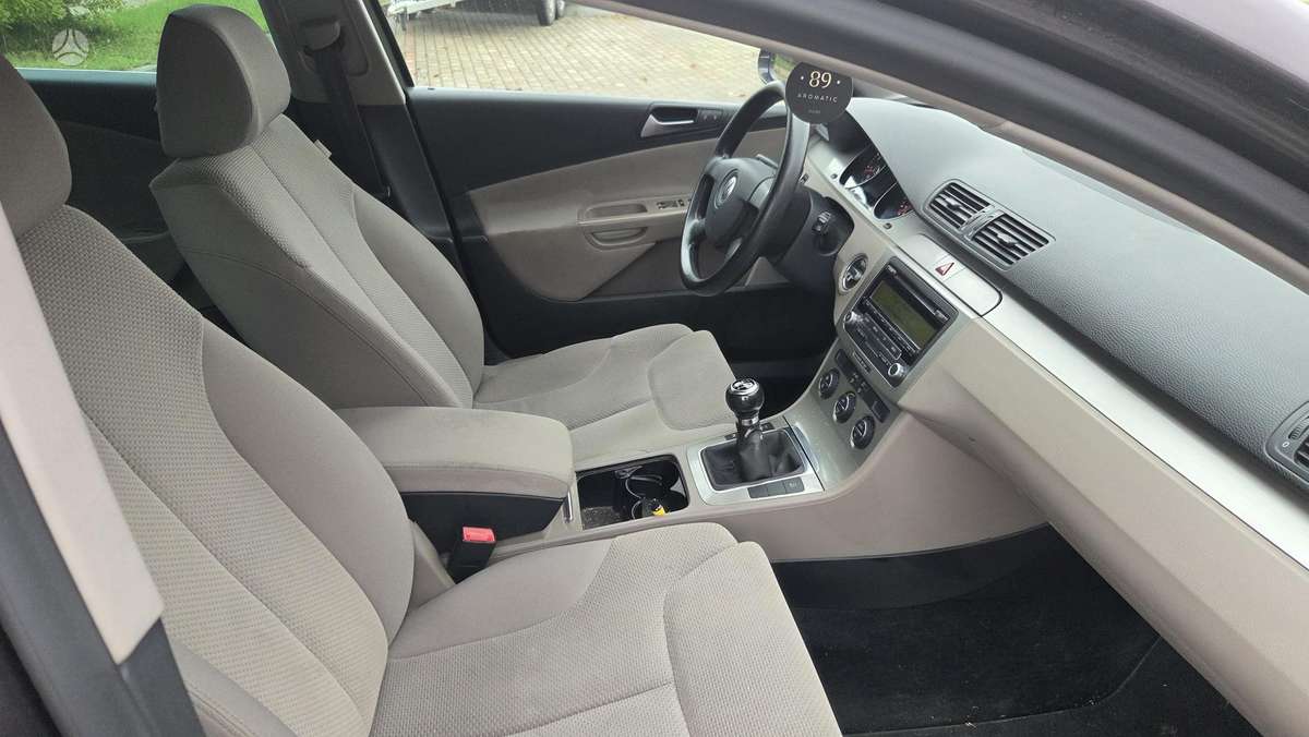 Volkswagen Passat 2009 — photo 12