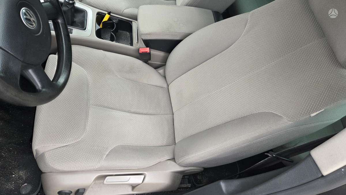 Volkswagen Passat 2009 — photo 13