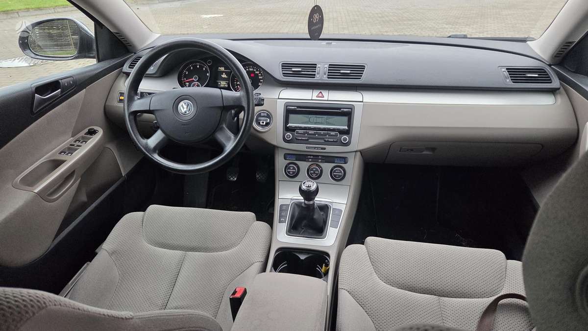 Volkswagen Passat 2009 — photo 14