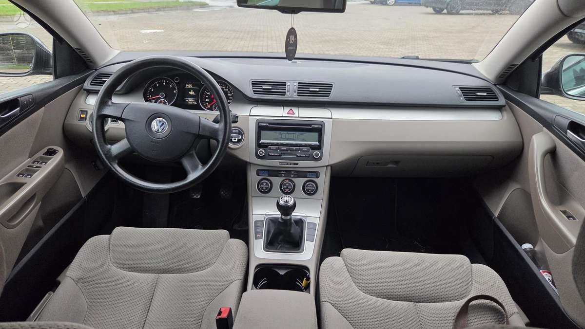 Volkswagen Passat 2009 — photo 15