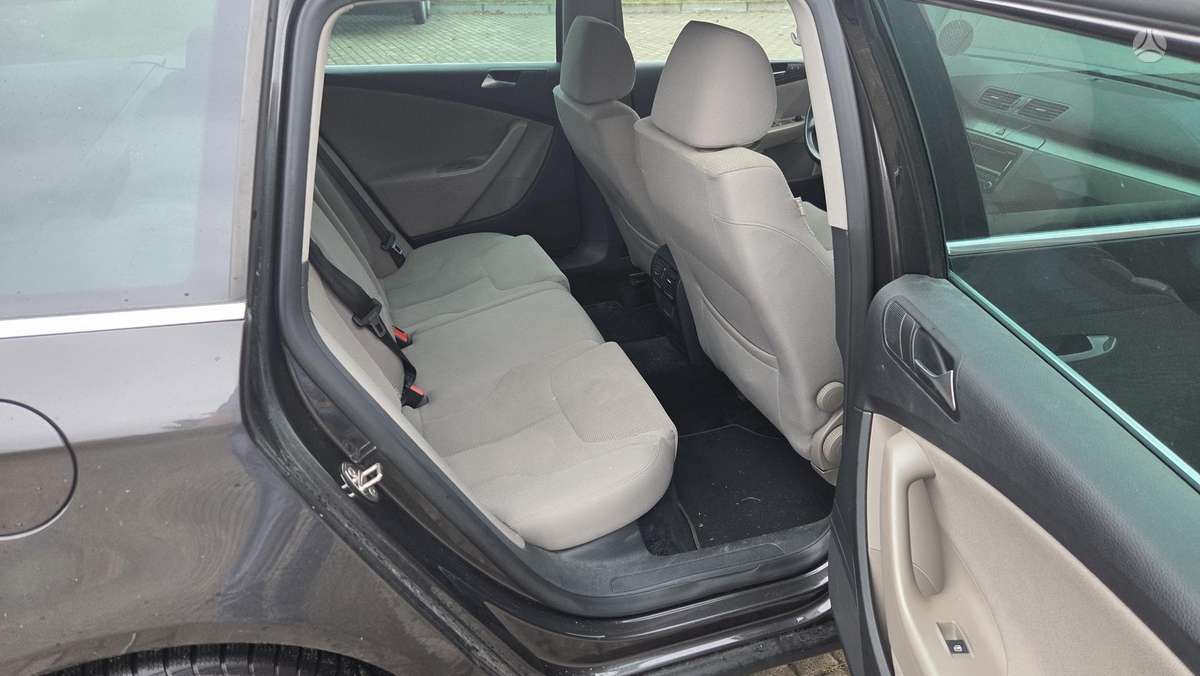 Volkswagen Passat 2009 — photo 16