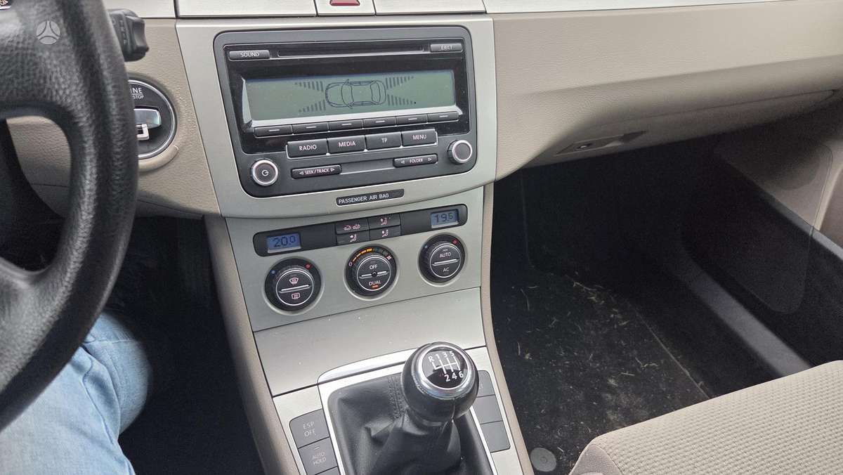 Volkswagen Passat 2009 — photo 19