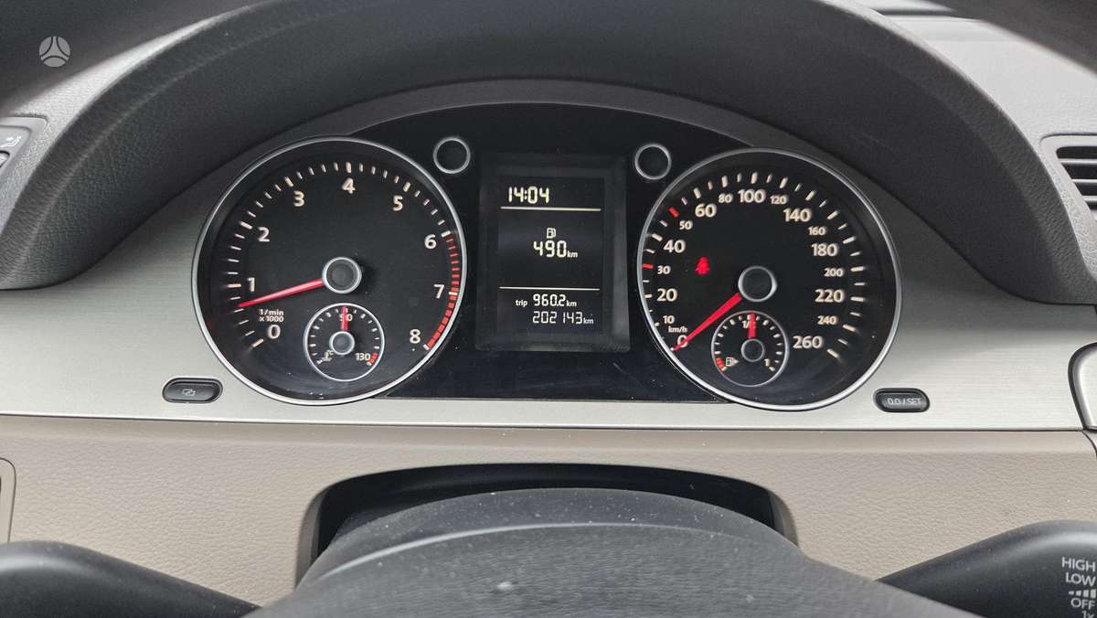 Volkswagen Passat 2009 — photo 21