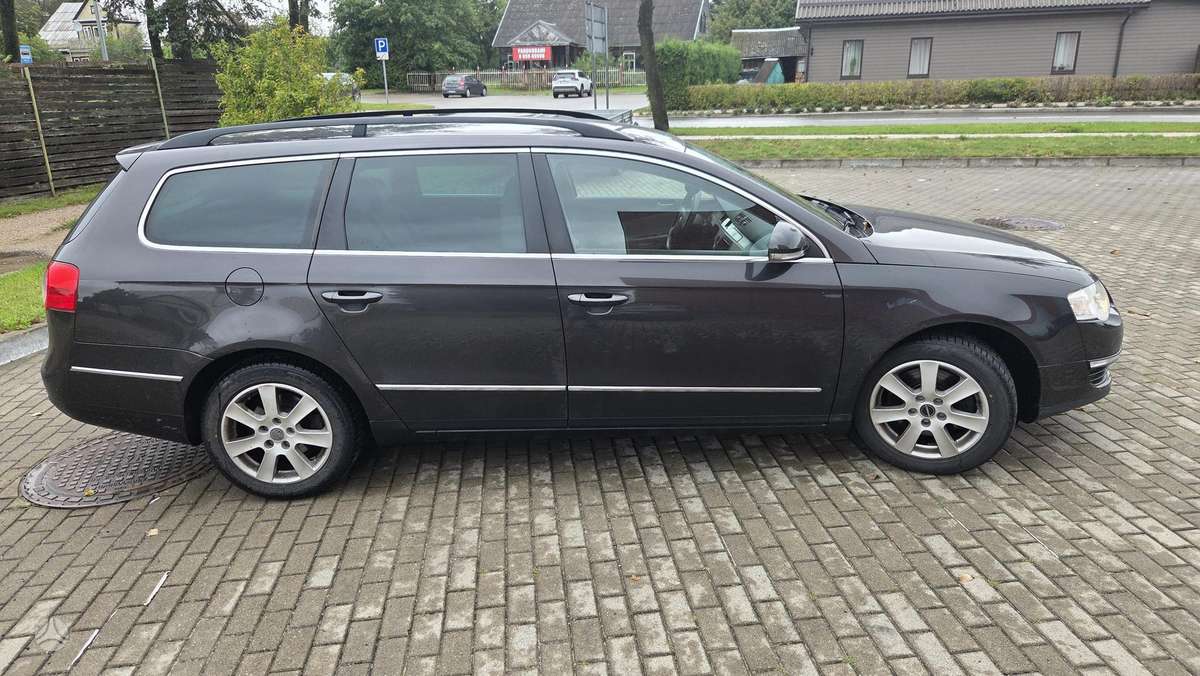 Volkswagen Passat 2009 — interior