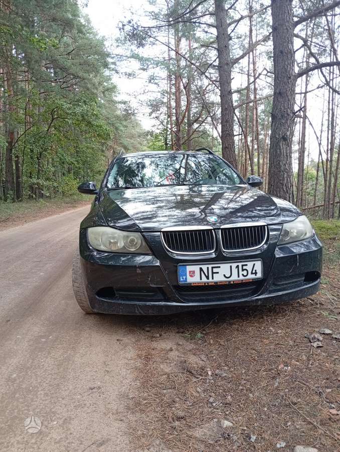 BMW 320 2006 — вигляд ззаду