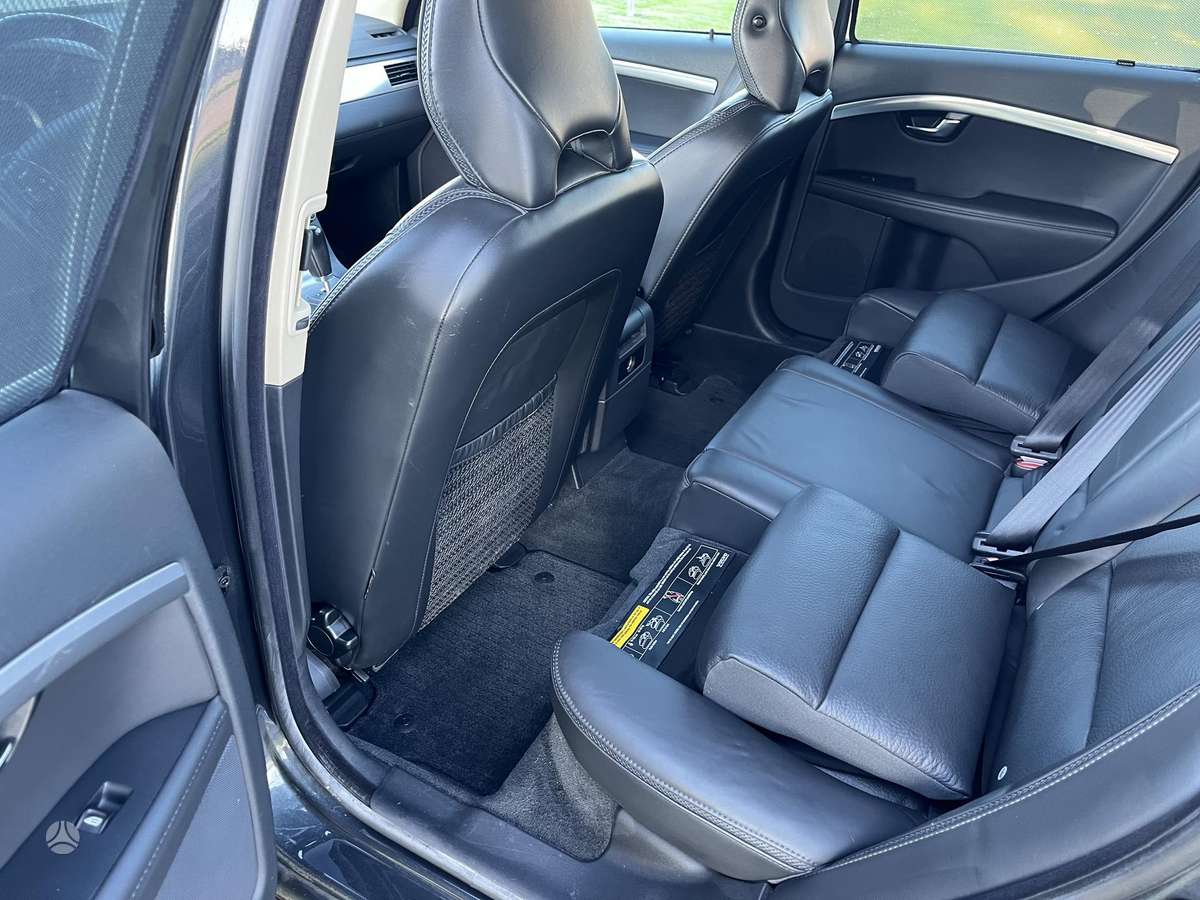 Volvo V70 2009 — photo 10