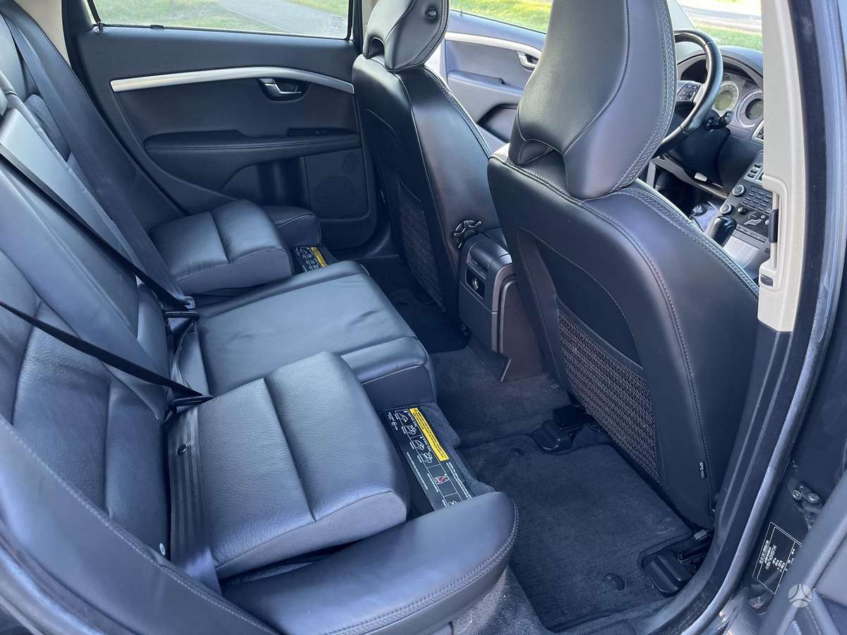 Volvo V70 2009 — photo 11