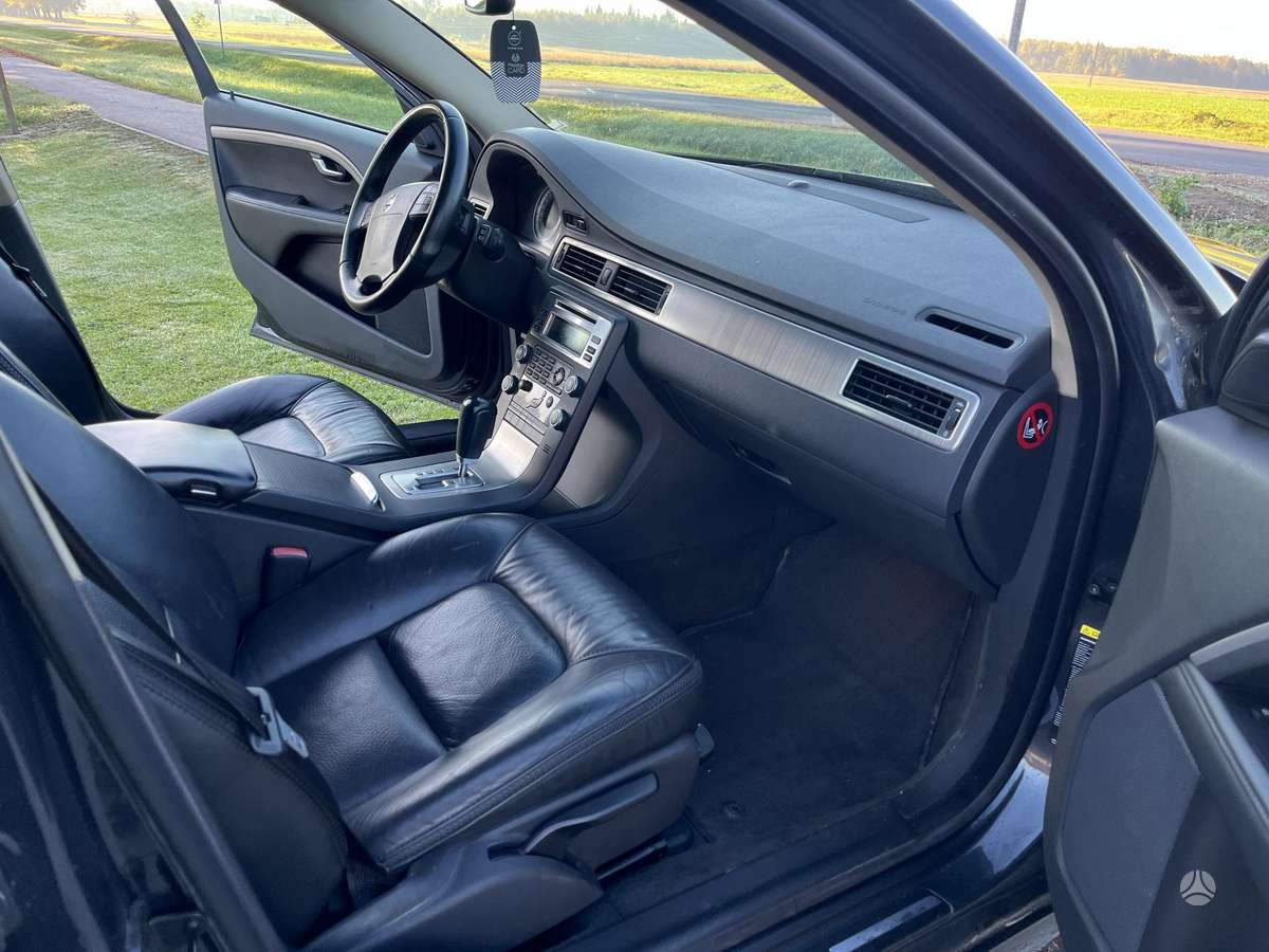 Volvo V70 2009 — photo 12