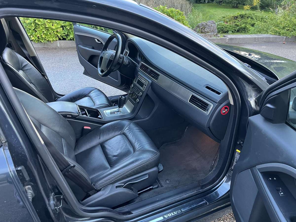 Volvo V70 2009 — photo 13
