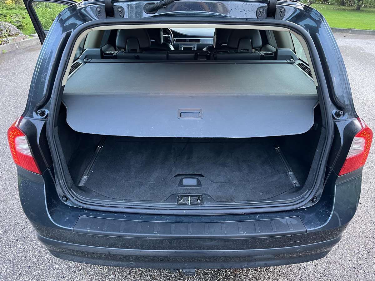 Volvo V70 2009 — photo 14