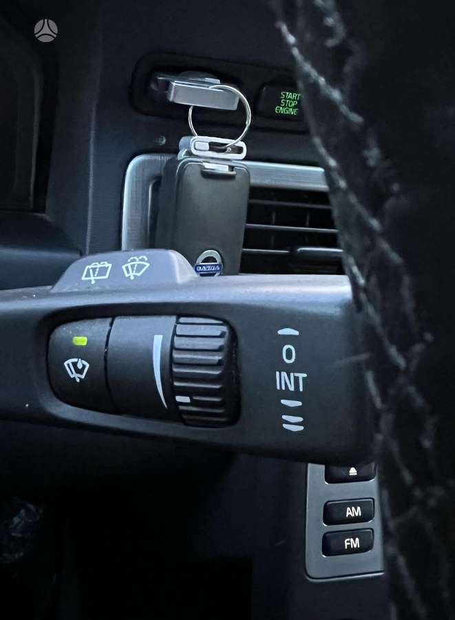 Volvo V70 2009 — photo 14