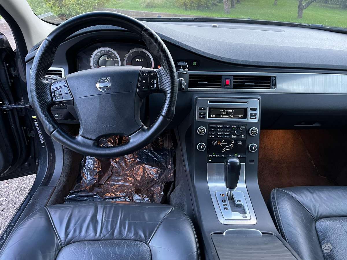 Volvo V70 2009 — photo 15
