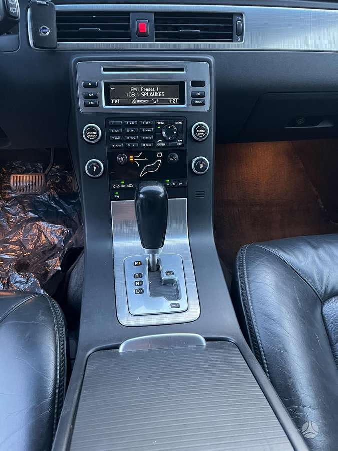 Volvo V70 2009 — photo 16