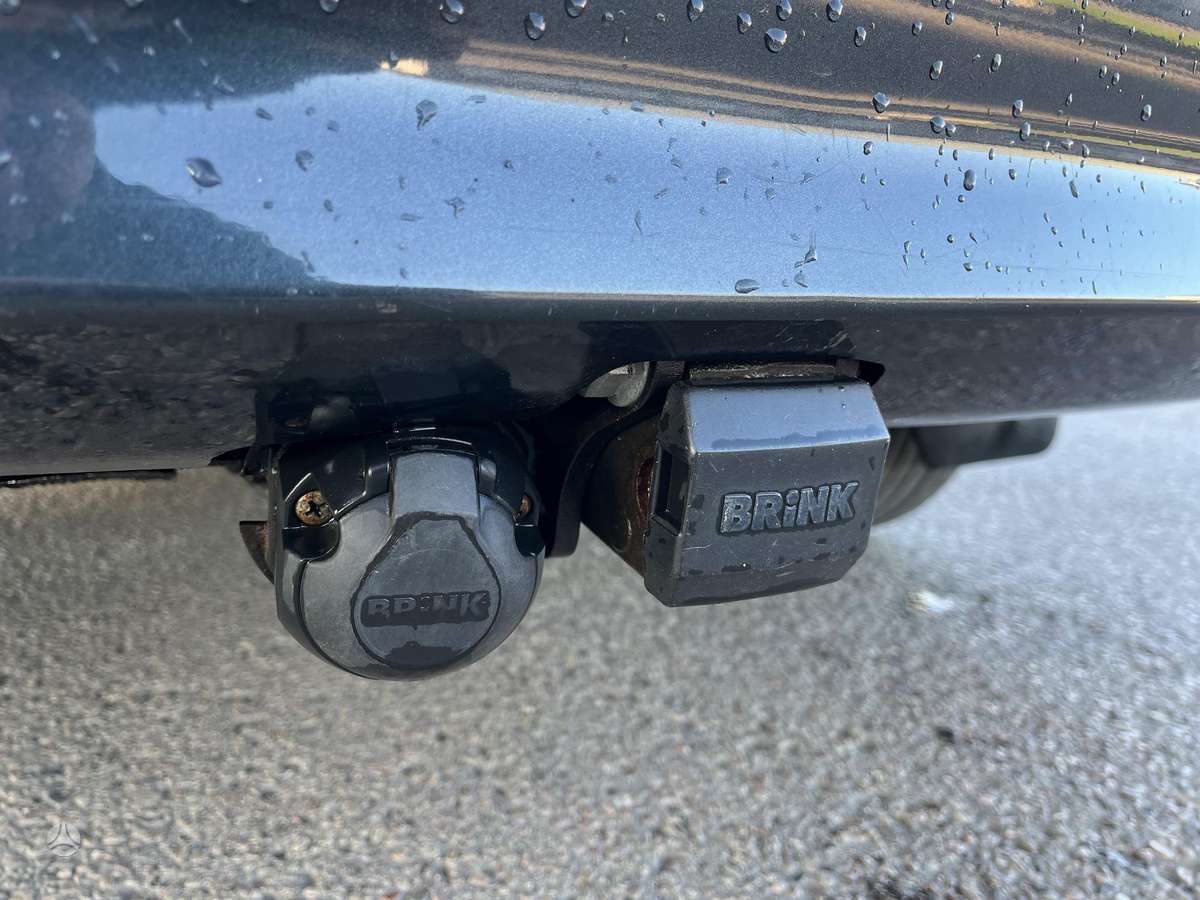 Volvo V70 2009 — photo 17