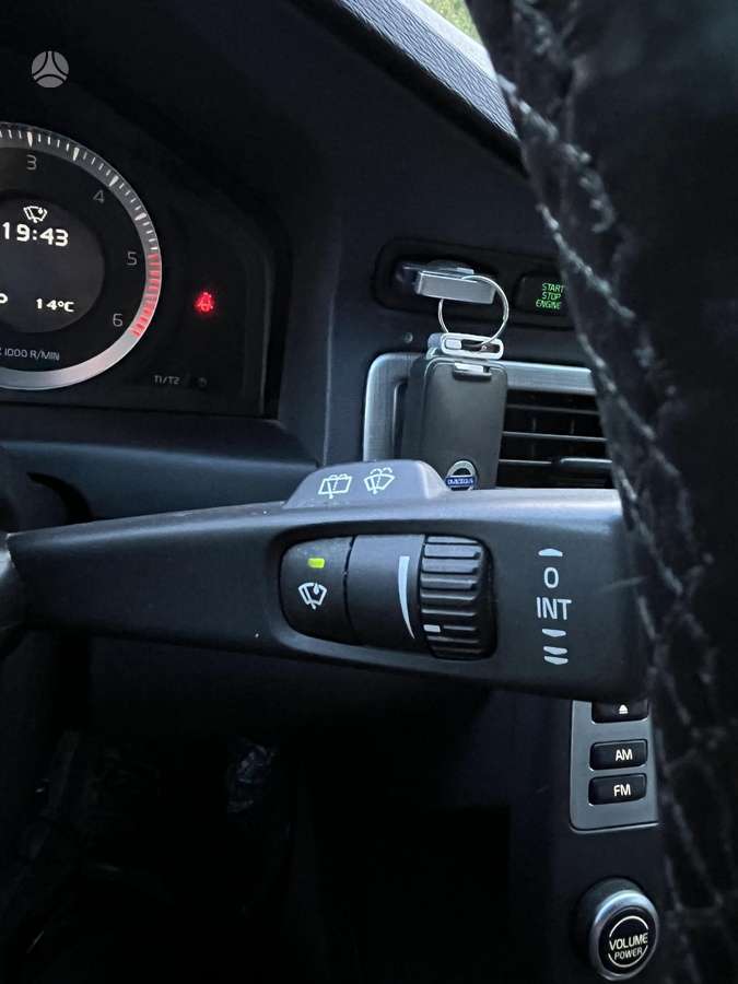 Volvo V70 2009 — photo 17