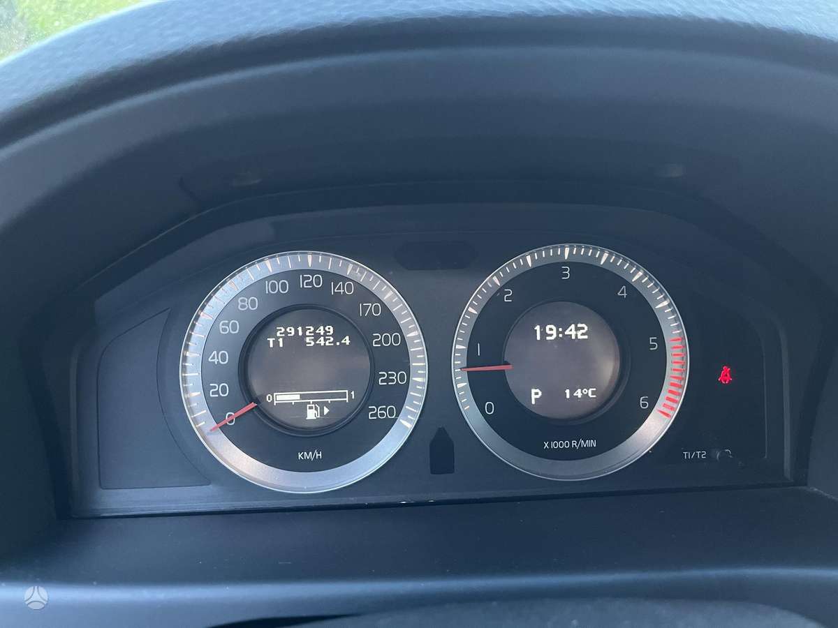 Volvo V70 2009 — photo 21
