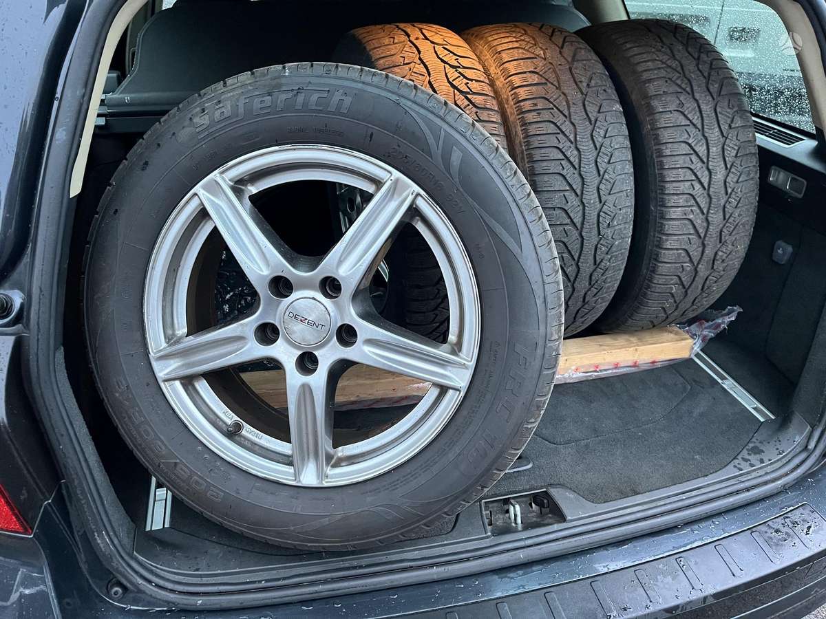 Volvo V70 2009 — photo 24