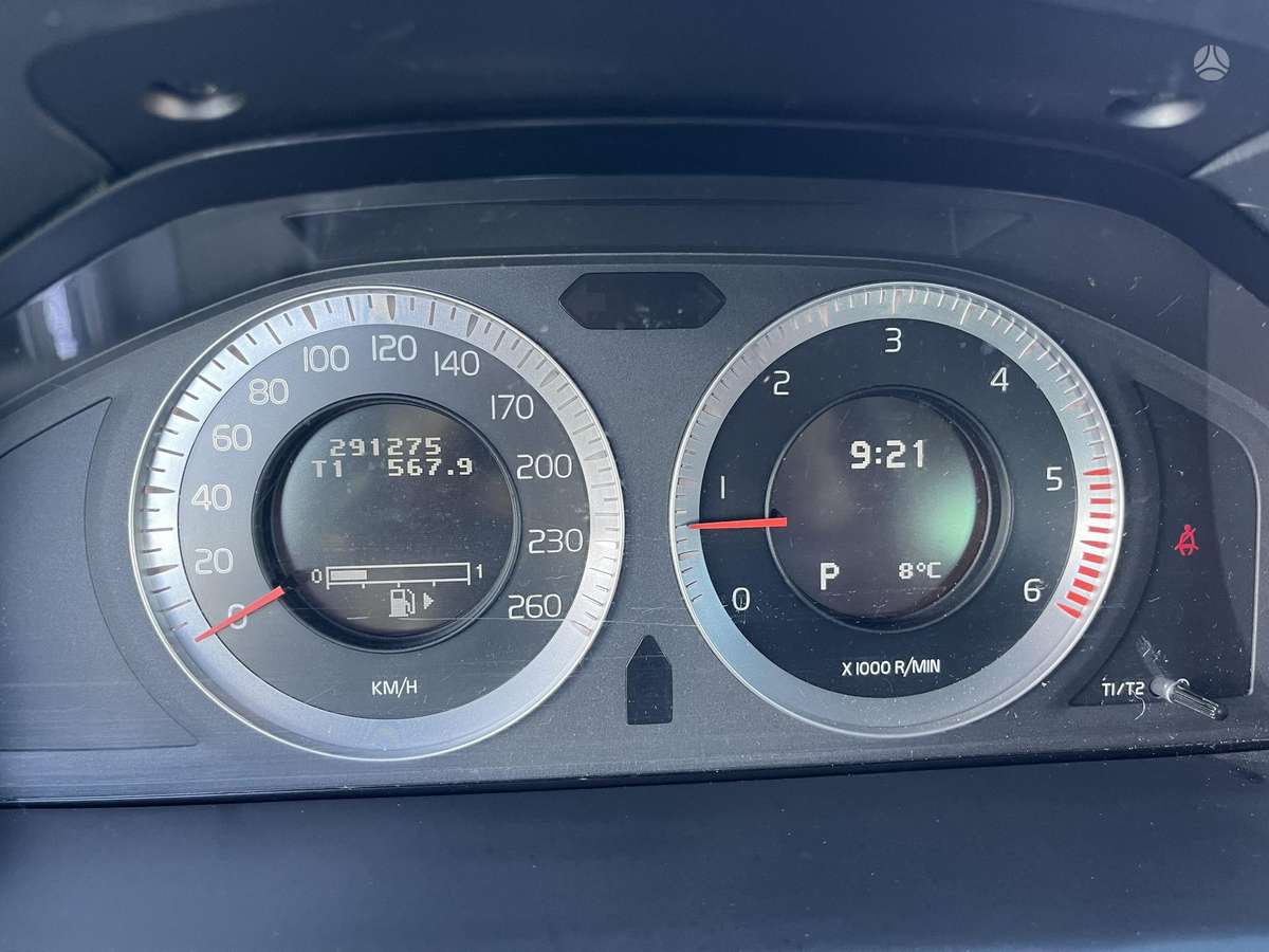 Volvo V70 2009 — photo 25