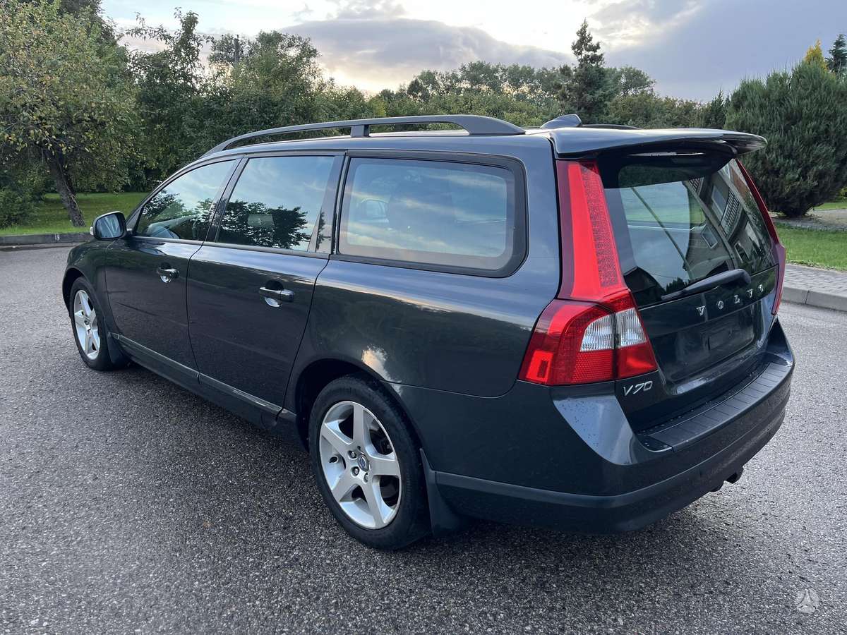 Volvo V70 2009 — interior